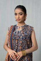 Sapphire original factory leftover| U3-DY22V5-3WS Unstitched
Printed Lawn Collection 2025
Volume-04 by Sapphire
