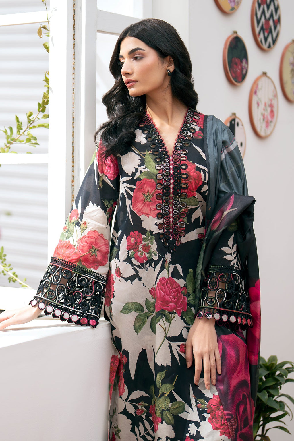 Baroque EMBROIDERED LAWN UF-532