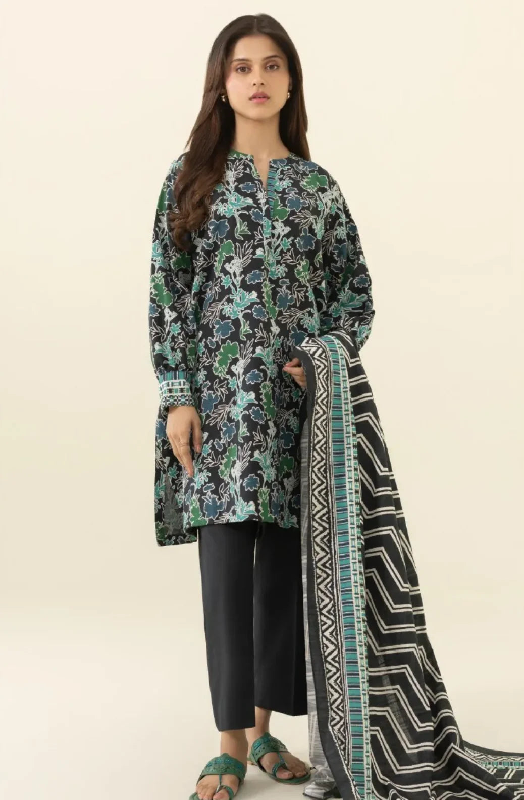 Sapphire original factory leftover | U2D-DY23V6-12WS Unstitched
Printed Lawn Collection 2025
Volume-04 by Sapphire